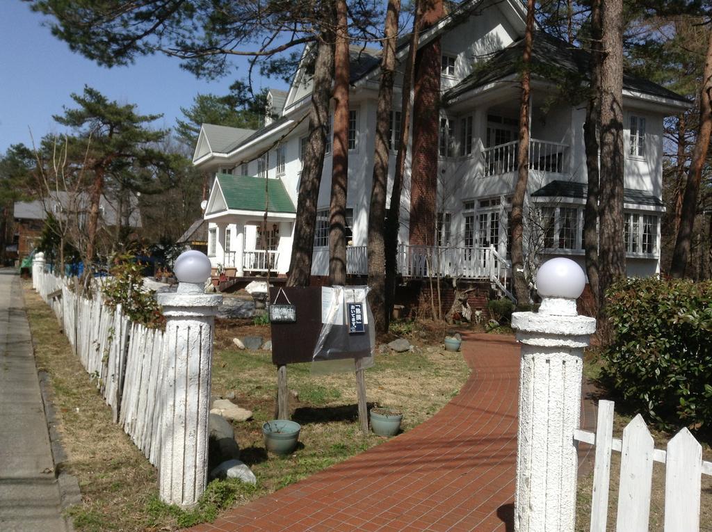 Petit Hotel And Restaurant Air Mail Хакуба-Мура Экстерьер фото